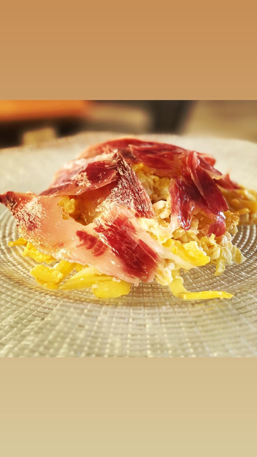 Huevos rotos con jamón ibérico